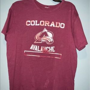 comfy colorado avalanche shirt! pretty red with multicolored lettering